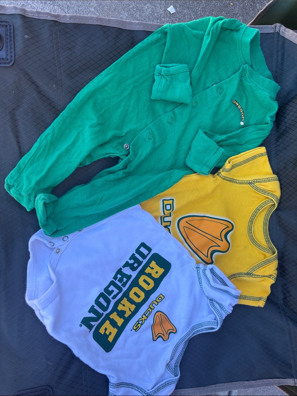 Oregon Ducks Green and White Infant Bodysuit Set